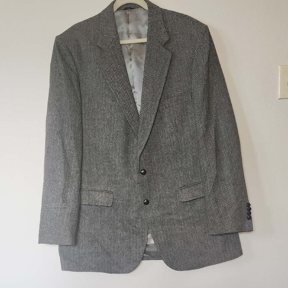 Classic Gray Herringbone 2 Button Men's Blazer Breast Pocket 3 Inside Pockets